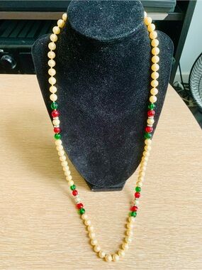 Beautiful Vintage Les Bernard Glass Pearl Necklace